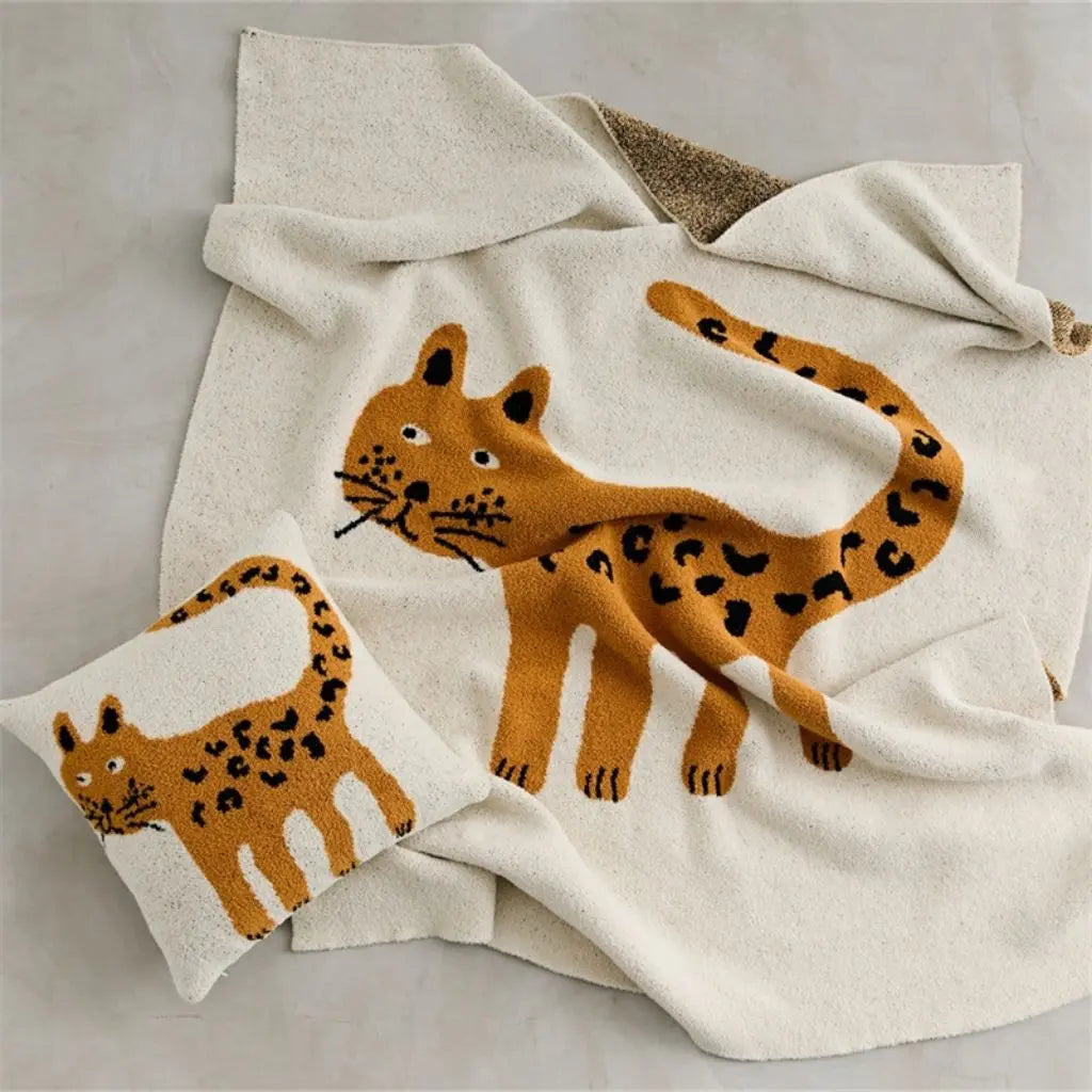 Spotted inimal and modern Leopard