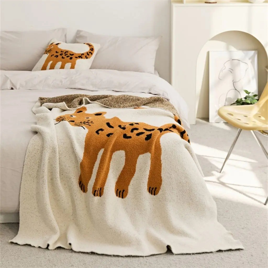 Spotted inimal and modern Leopard