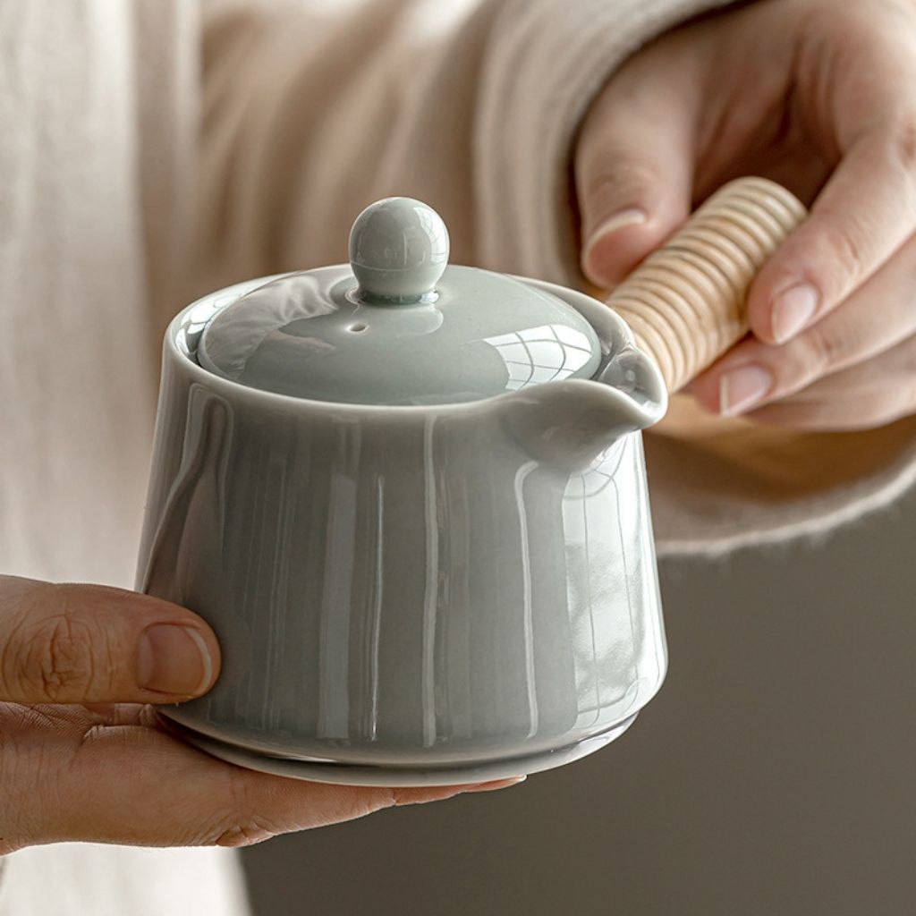 Elias Porcelain Minimalist Teapot